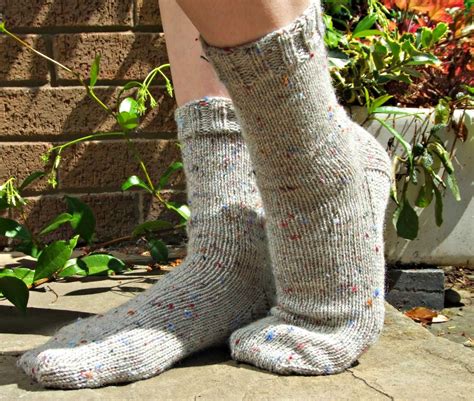 Basic 6ply boot socks - free pattern and tutorial | Knitted socks free ...