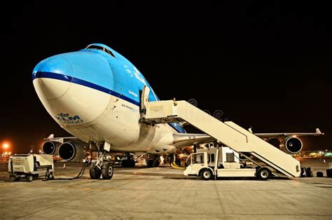 Boeing 747 Parked at Night. Editorial Photography - Image of horizon, yellow: 183464347