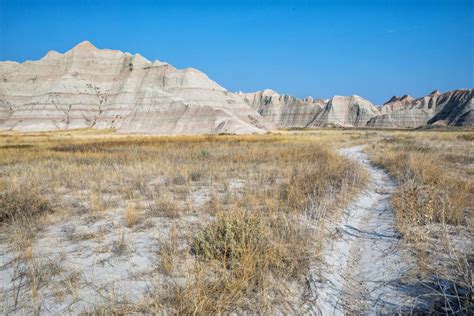 10 Great Hikes in Badlands National Park | Earth Trekkers