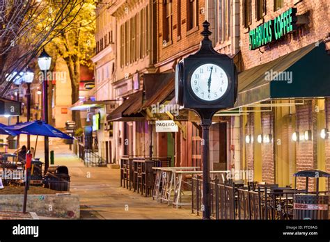 The downtown Main Square and clock in Athens, Georgia, USA Stock Photo ...