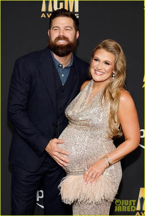 Country Singer Jordan Davis Attends ACM Awards 2023 with Pregnant Wife Kristen: Photo 4932065 ...