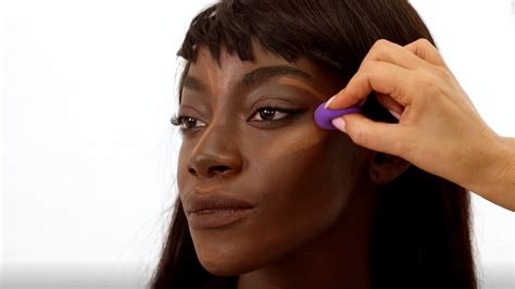 HOW TO CREATE A NATURAL CONTOUR AND HIGHLIGHT (DARK SKIN) - YouTube