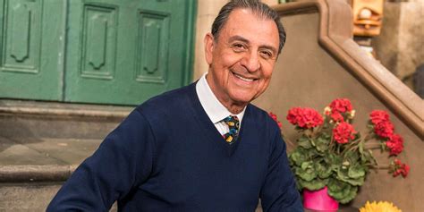 Emilio Delgado, Luis, The Fix-It Shop owner on 'Sesame Street,' dies at 81 | EW.com