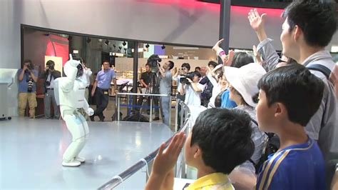 ASIMO Gets Stage Fright | RobotShop Community