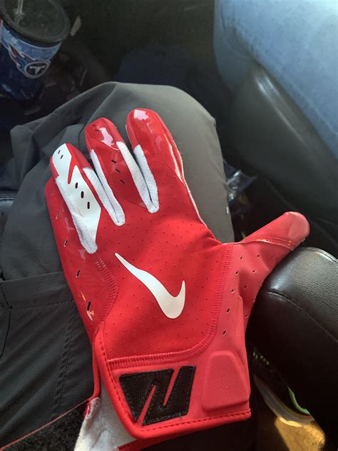 Tyreek hill glove : r/KansasCityChiefs