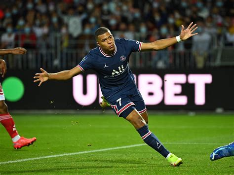 Kylian Mbappe: Real Madrid make €160m transfer offer for PSG forward ...