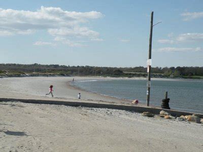 Newport RI Beaches - Sun, sand, live music and lobster rolls!