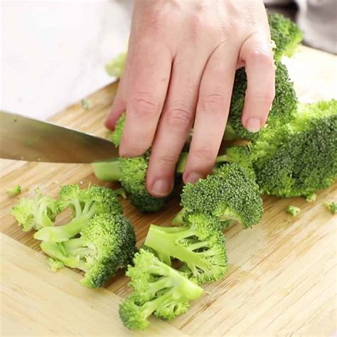 How to Cut Broccoli - Our Easy Step by Step Instructions