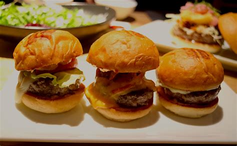 4 Drool-Worthy Facts to Know About Umami Burger - Savvy Tokyo