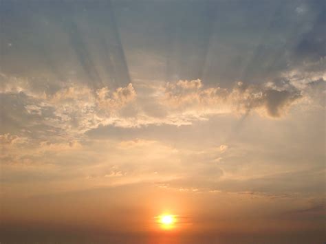 Free Stock photo of Beautiful Sun Rays During Sunset Time | Photoeverywhere