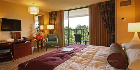 Hilo Big Island Hotel Rooms | Hilo Hawaiian Hotel | Castle Resorts