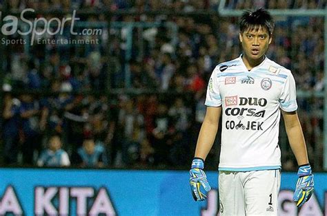 Arema FC Pensiunkan Nomor Punggung 1 Milik Kurnia Meiga - Bolasport.com