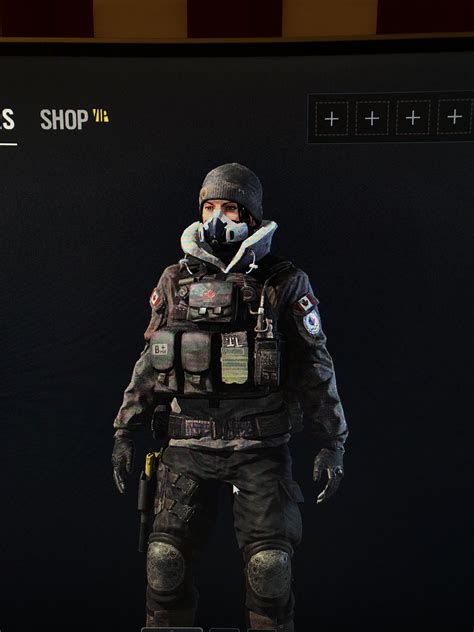 I’m torn between the frost elite skin, and what I have now : r/Rainbow6