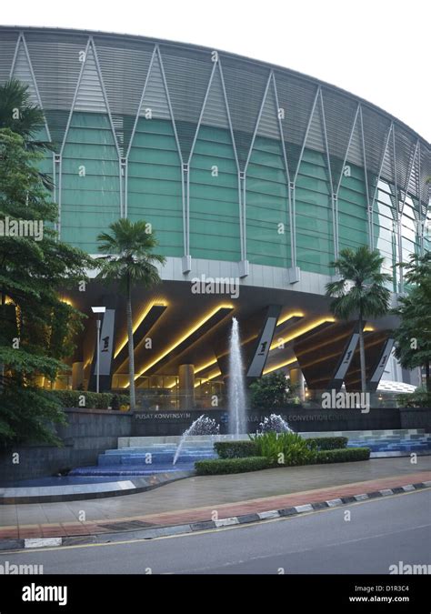 Kuala Lumpur Convention Centre water fountain Stock Photo - Alamy