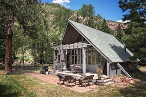 11 Cozy Pet-Friendly Cabins in Colorado - Doggy Check In