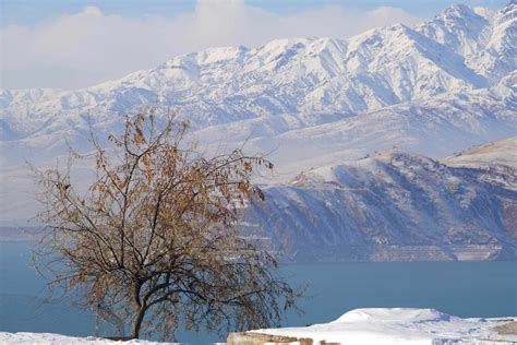 乌兹别克斯坦：山区雪景_新华社