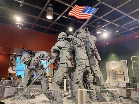 LEGO Flag Raising at Iwo Jima, at the National Museum of the Marine Corps. : r/lego