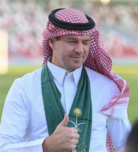 Images emerge of Steven Gerrard fully embracing Saudi culture in traditional dress but Al ...