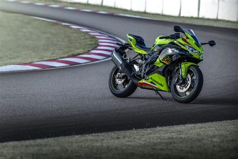 Kawasaki Drops Photos of All-New 2023 ZX4R/RR - BestMotoSport