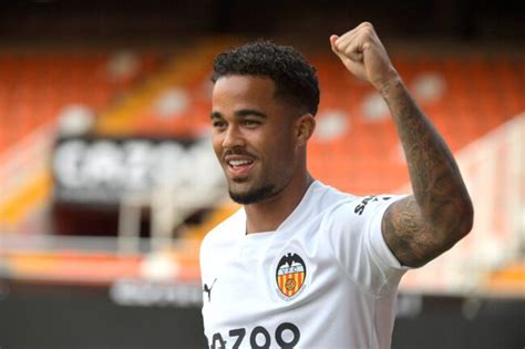 Valencia aim to sign Justin Kluivert before transfer deadline