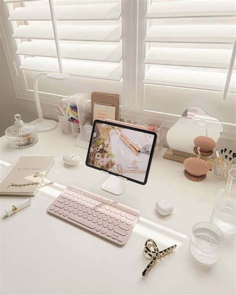 10+ Aesthetic iPad Setups for Study & School | Gridfiti | Study desk decor, Study room decor ...