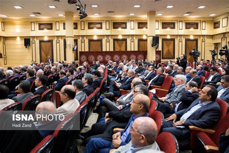 Photos: Iran chamber of commerce meeting with Zarif