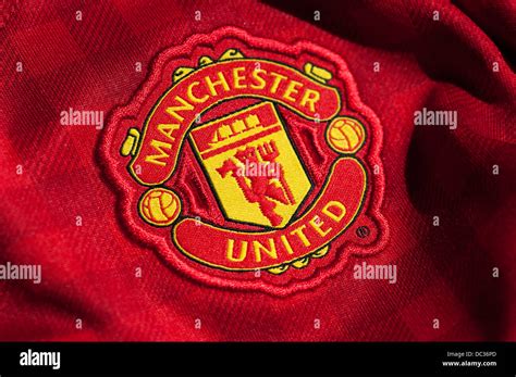 Man utd crest hi-res stock photography and images - Alamy