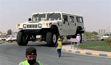 World’s Biggest Moving Hummer, the Hummer H1 X3, Goes for a Short But Exciting Drive - autoevolution