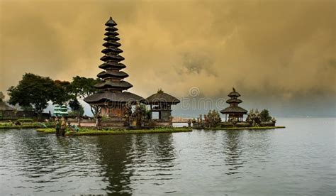 Ulun Danu Beratan Temple, Bali Stock Photo - Image of religion, reflection: 105616180