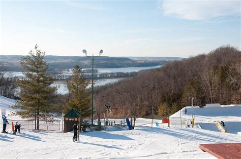 The best Midwest ski resorts for a weekend getaway on the slopes - The Manual