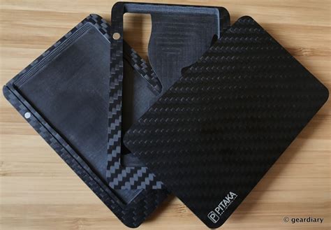 PITAKA New Wallet: A Fast Access Magnetic Modular Carbon Fiber Wallet | GearDiary