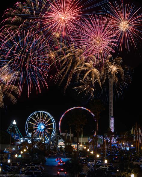 Fireworks in Kemah TX | a6600 | Tamron 17-70 : r/SonyAlpha