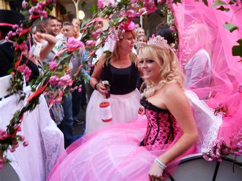 Postcards from Hastings: Hastings Old Town Carnival - the fun continues