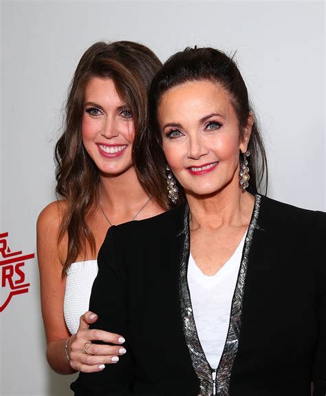 Lynda Carter puckers up to pretty daughter at 'Super Troopers 2' premiere [Video]