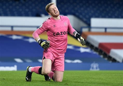 Jordan Pickford forced off with injury as Everton goalkeeper provides ...