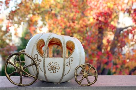 iDo-It-Myself: DIY Cinderella Pumpkin Carriage Centerpiece