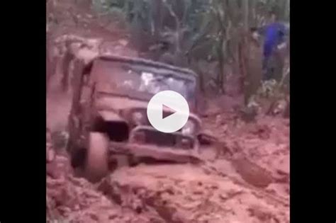 chain breaks pulling jesep full video jeep stuck in mud chain snaps jeep chain snap reddit jeep ...