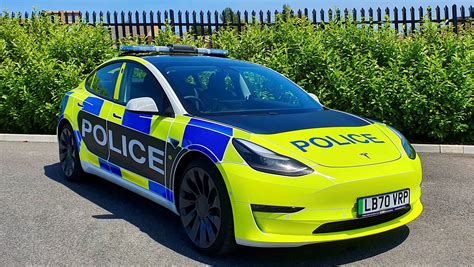 Tesla built its own Model 3-based police car to test the UK emergency vehicle market - Electrek
