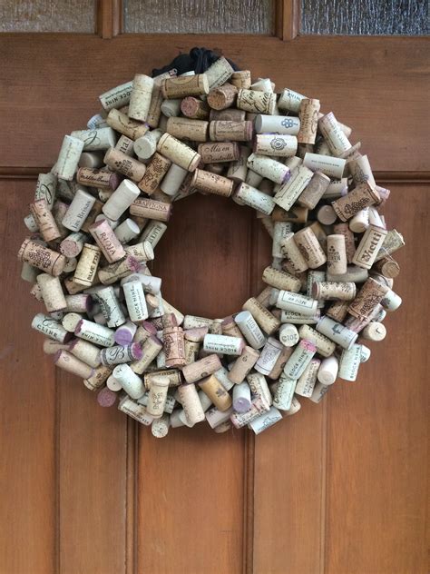 Wine cork Christmas wreath – The Traveling Homemaker