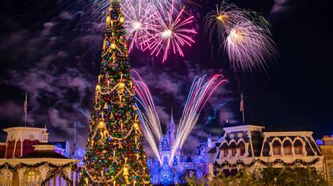 Magic Kingdom Late-Night Fireworks Announced for Disney Parks Holiday Taping - Solterra Luxury ...