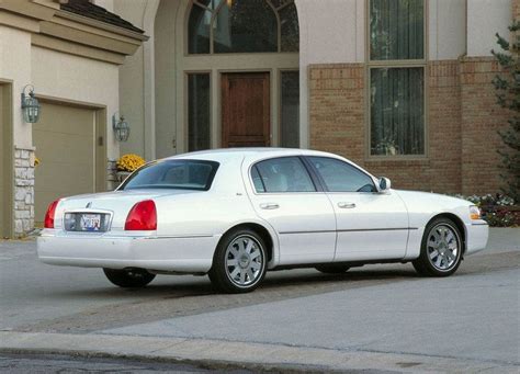 2006 Lincoln Town Car Review - Top Speed