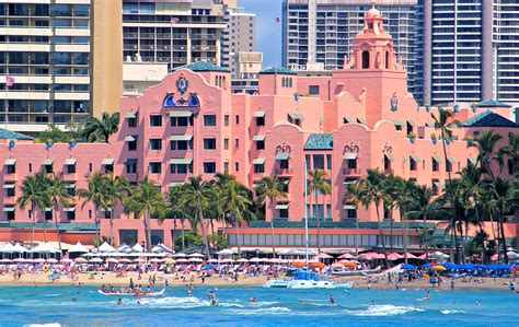 Pink Hotel Waikiki Beach Hawaii - aRenungankd