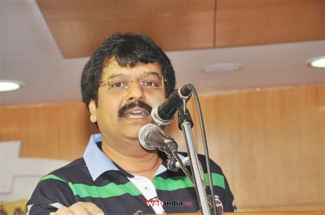 Vivek , Vivek Photo Gallery, Vivek Videos, Actor Vivek, Vivek Profile