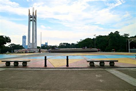 Photo Walk: Quezon Memorial Circle - Living in the Moment