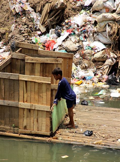 Watch the documentary on how floods caused by climate change affect Jakarta’s slums - LifeGate