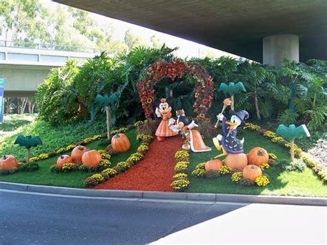 Halloween Decor along Disneyland Tram Route | Loren Javier | Flickr