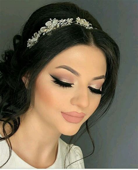 Пин на доске Maquillaje y peinado sencillo para novias | Макияж подружек невесты, Образ со ...