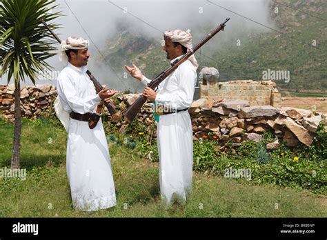 Two men wearing traditional Yemeni dress in Al Hajjarah, Yemen Stock ...