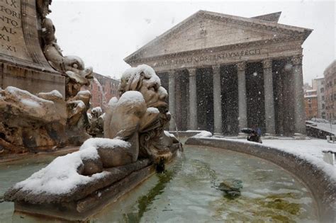 Rare Snowfall Blankets Rome | ITALY Magazine