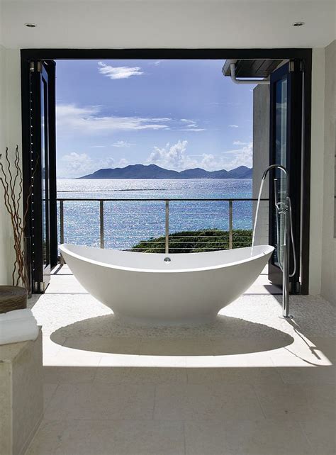 20 Luxurious Bathrooms with a Scenic View of the Ocean | Luxury bathroom, House design, Architecture